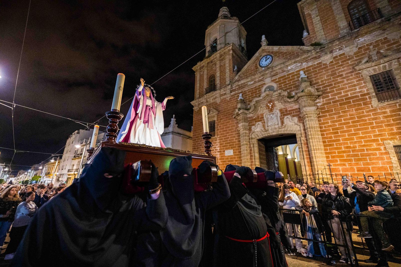 Las imágenes de la hermandad del Rosario en la Semana Santa de San Fernando 2025