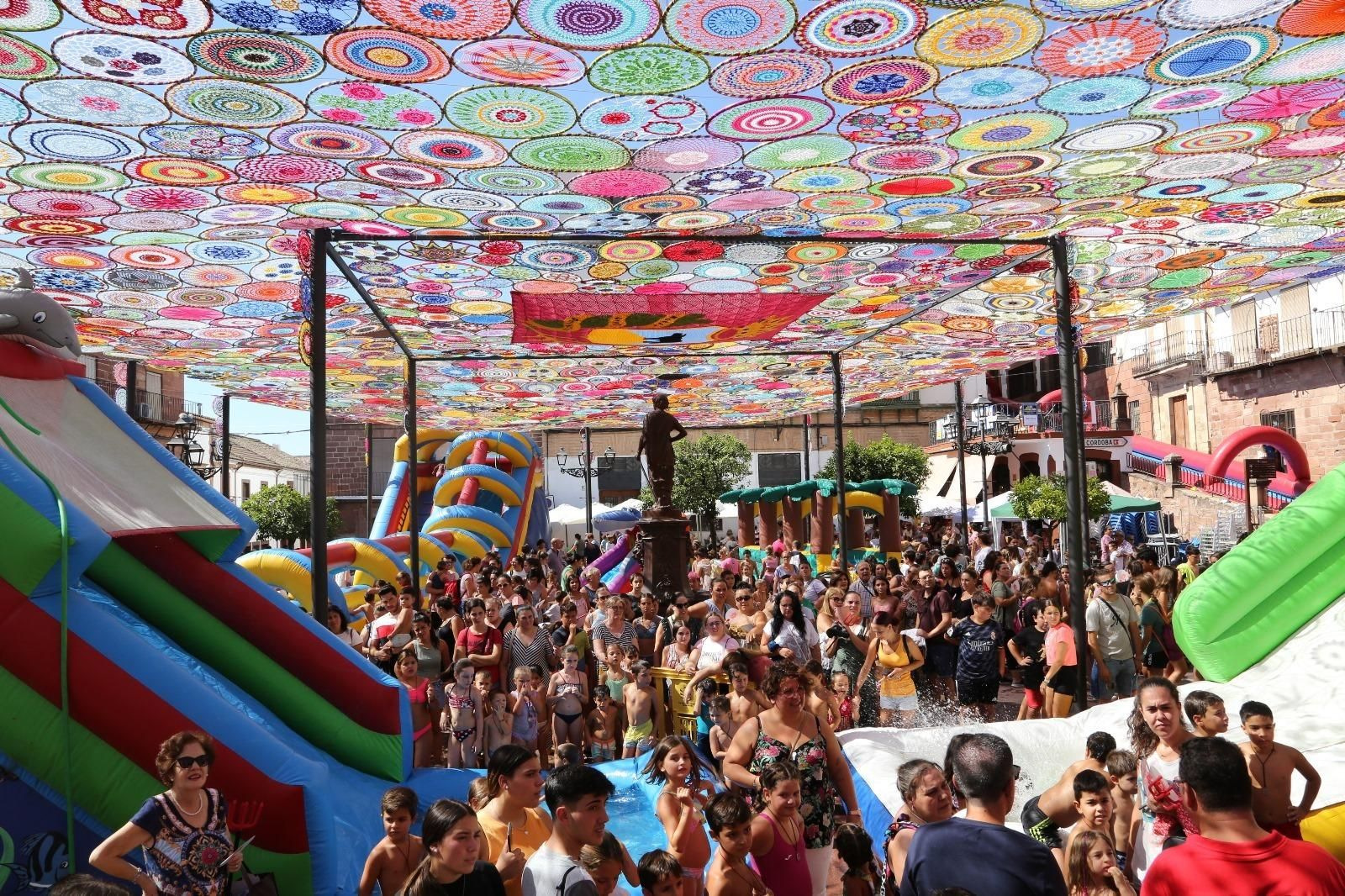 Las mejores imágenes de la fiesta de la Diablilla en Montoro: sustos, diversión y un espectacular tobogán gigante