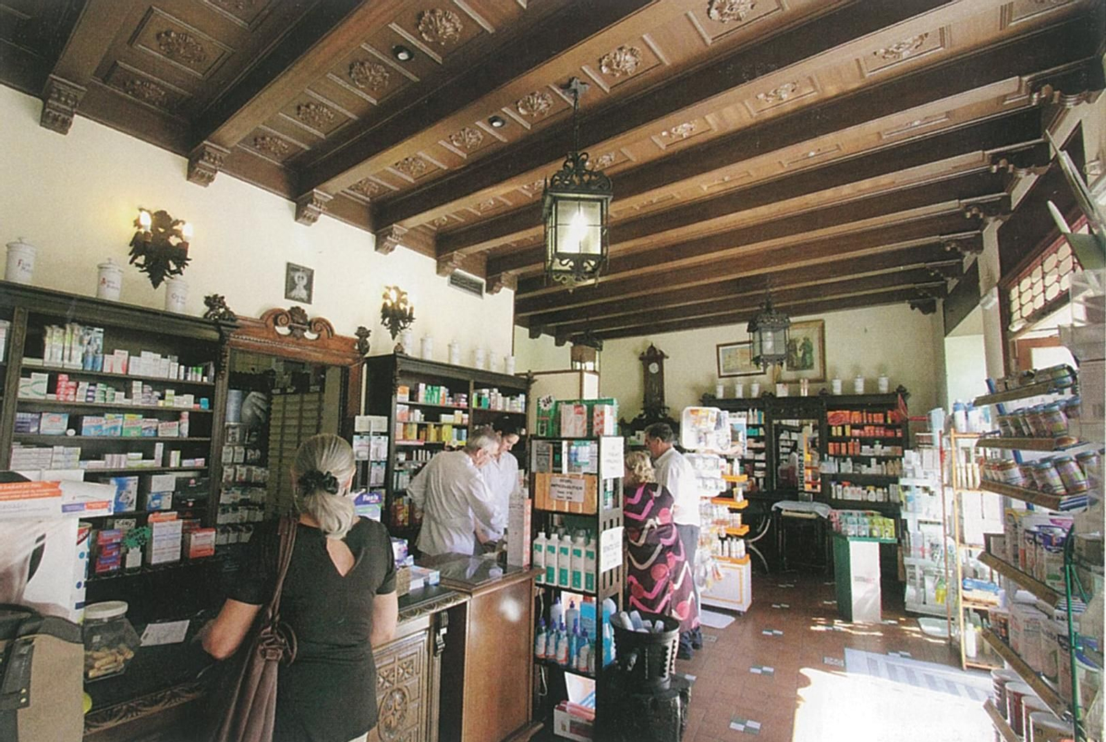 El negocio más longevo, la Farmacia Durbán.