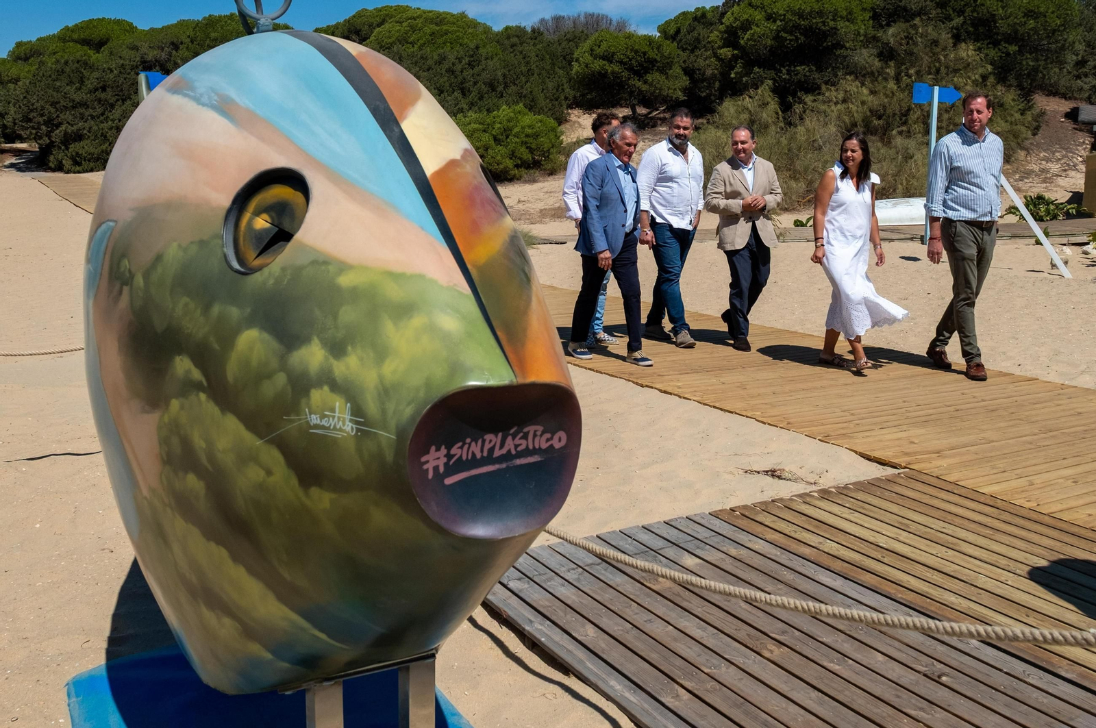 'Pescaito come plástico' en las playas de Cartaya.