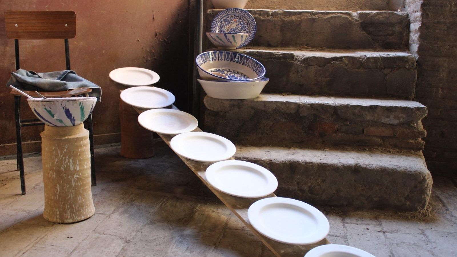 Piezas de cerámica de Fajalauza en espera para ser pintadas