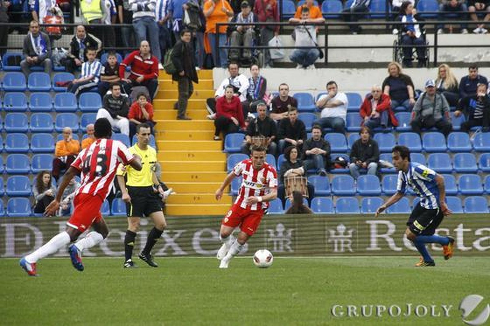 El Almería se lleva un punto del Rico Pérez y se mantiene en la pelea por las plazas de promoción. 

Foto: Rafael Gonzalez