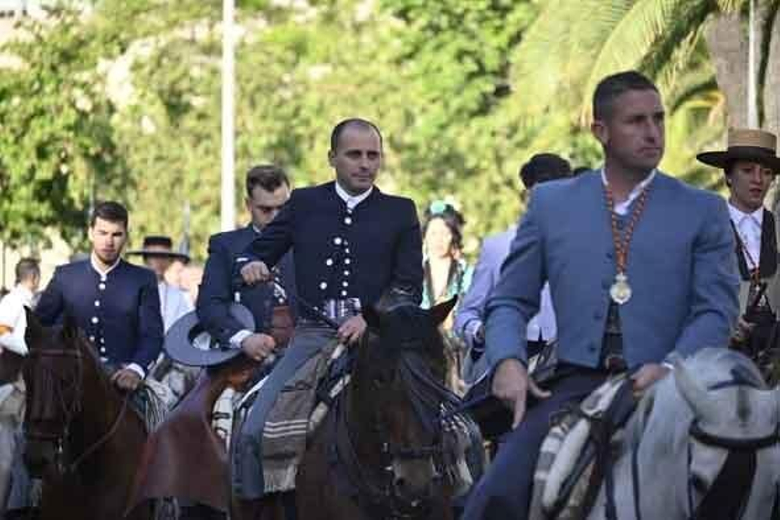 Las mejores imágenes de los peregrinos en la salida de Emigrantes