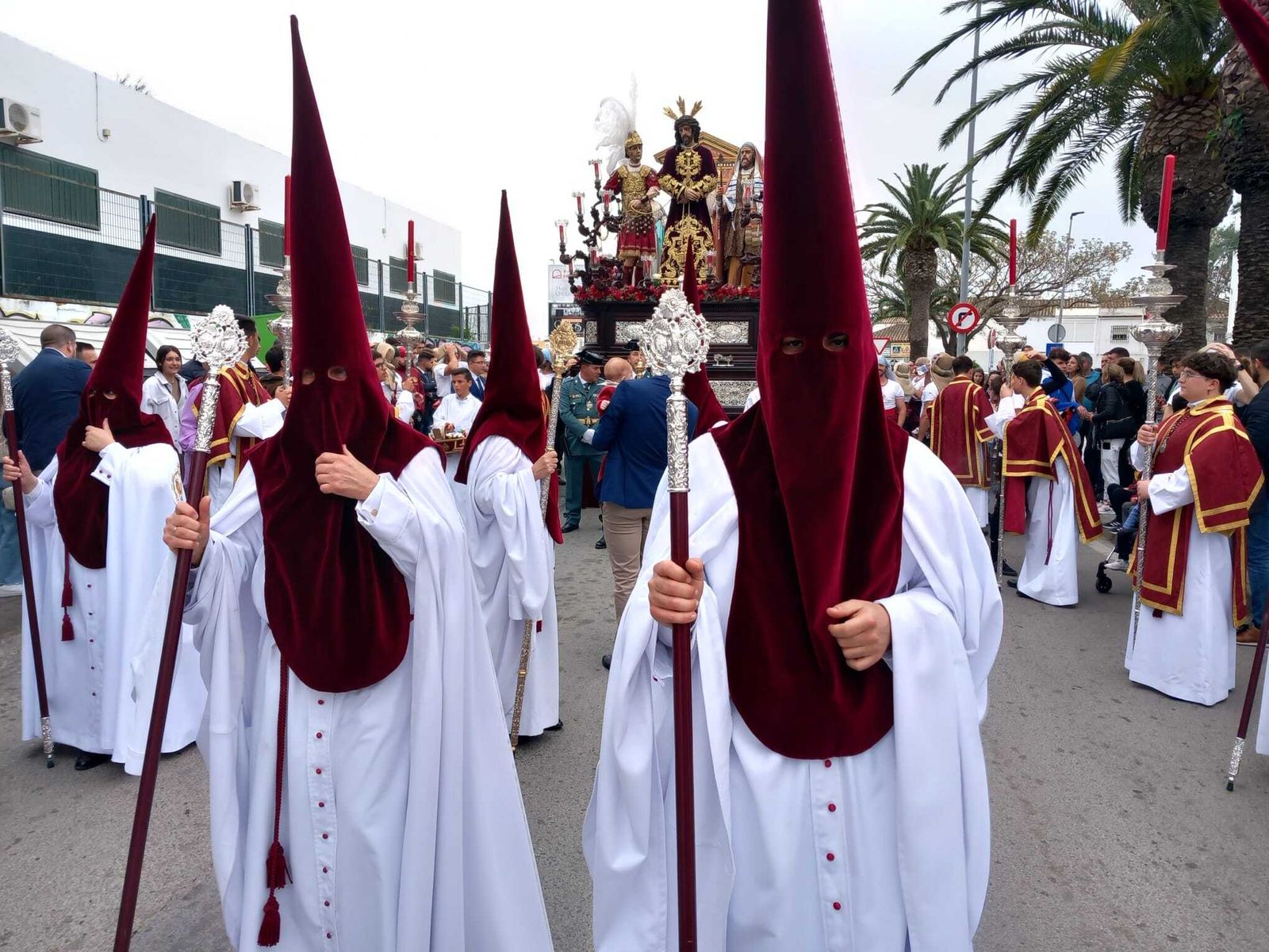 Todas las imágenes de la Virgen de Afligidos restaurada y del martes santo en Chiclana
