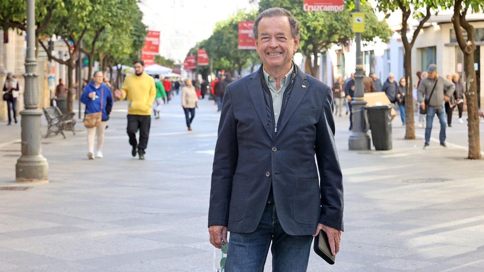 El doctor Salvador Pérez Cortés, en la calle Larga días atrás.