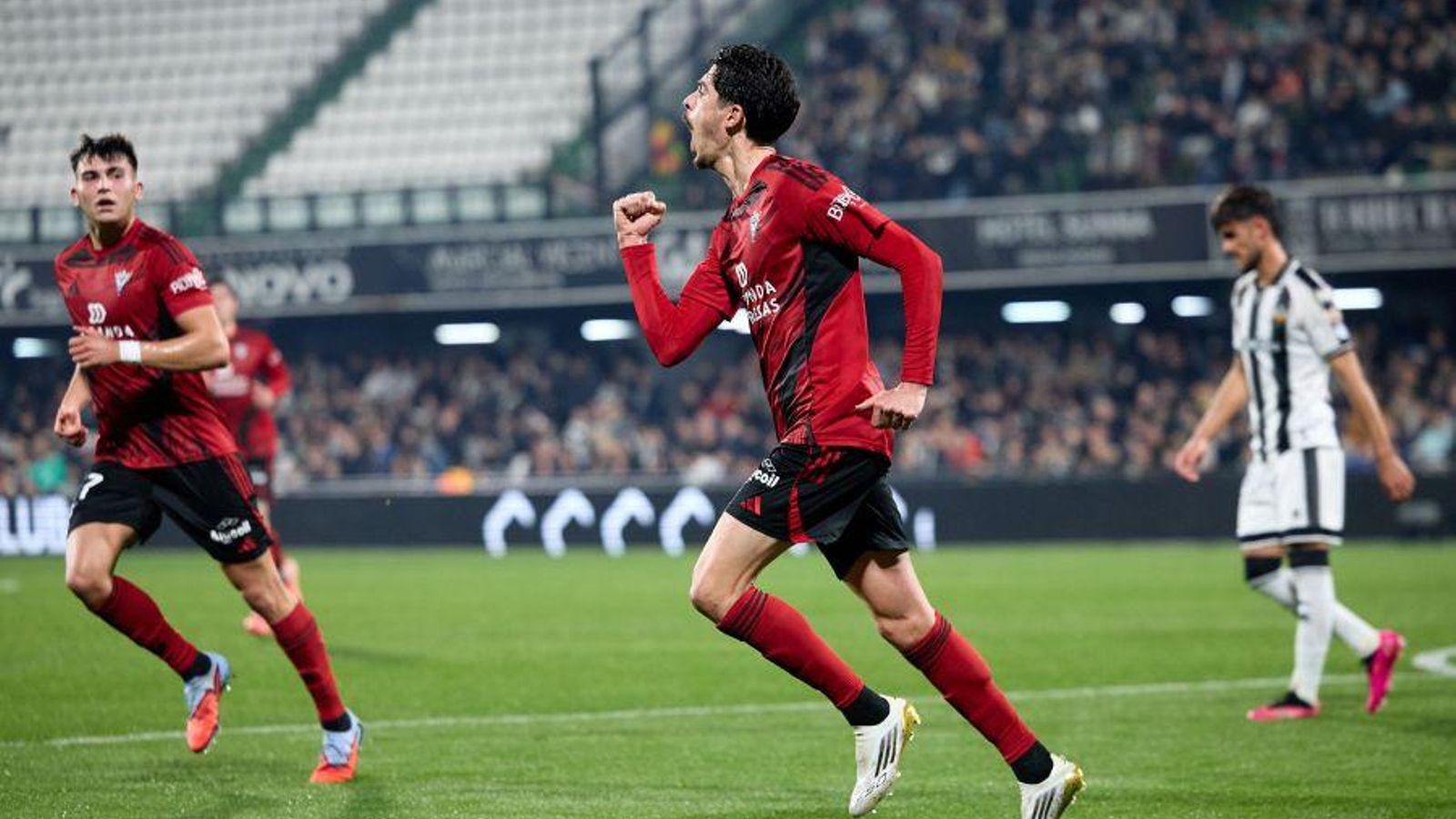 Carlos Fernández celebra su gol en Castalia.