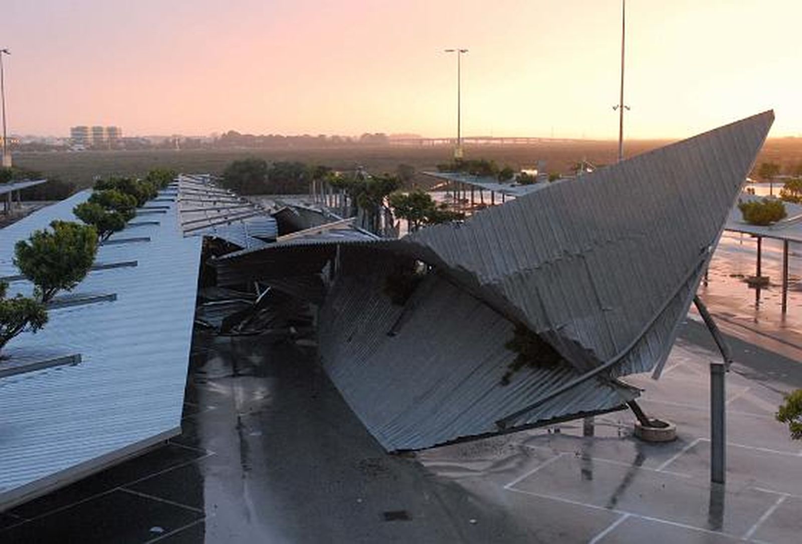 La lluvia y el viento causan múltiples destrozos en varias localidades de la provincia. 

Foto: Elías Pimentel