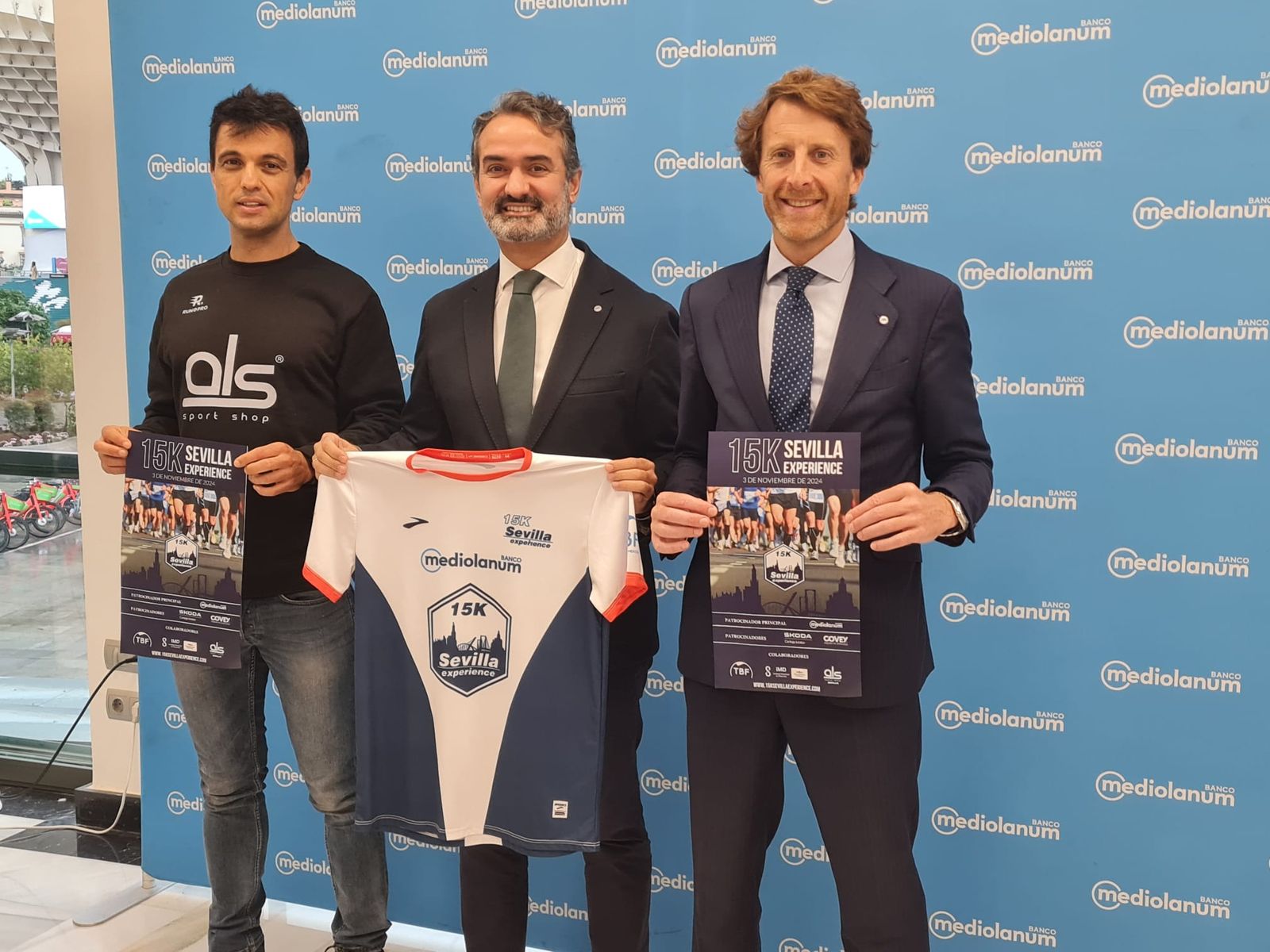 Una imagen de la presentación de la camiseta técnica de la prueba.