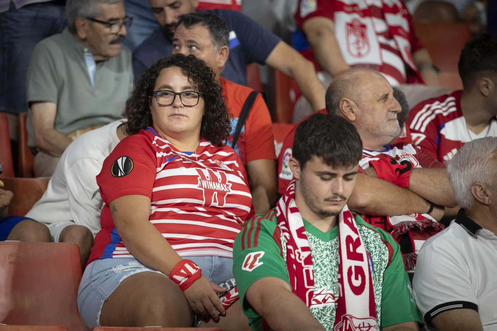 Encuéntrate en la grada de Los Cármenes en el Granada-Mirandés