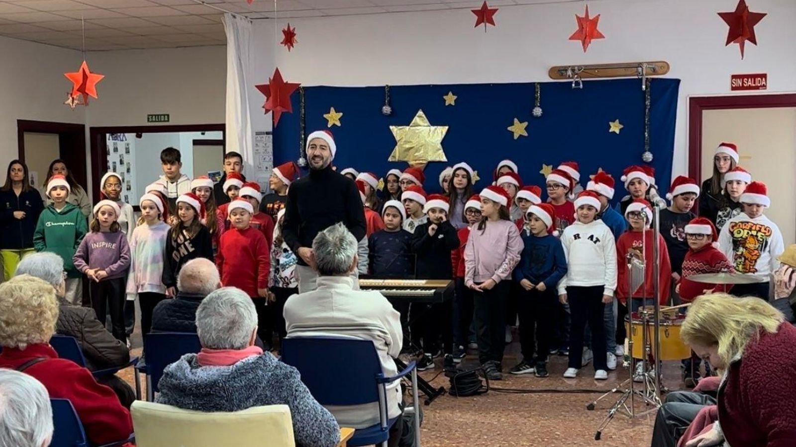 Actuación de Coro en una residencia de mayores