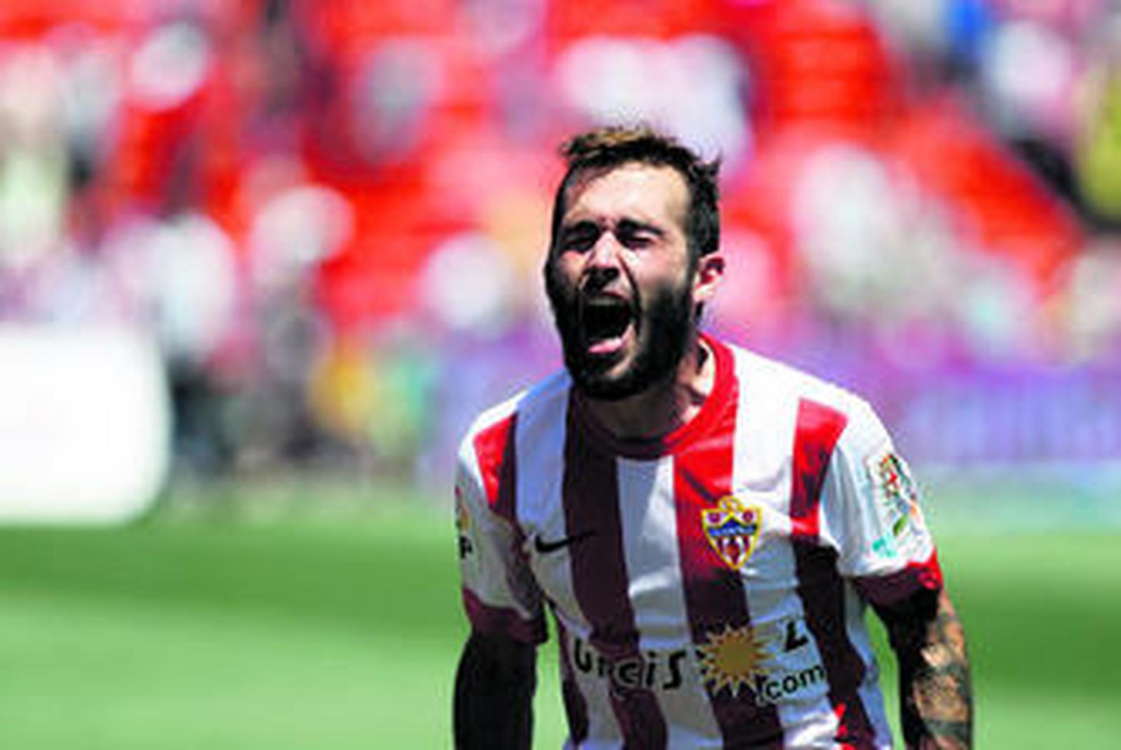 Aleix celebra con rabia su gol al Betis de esta temporada.