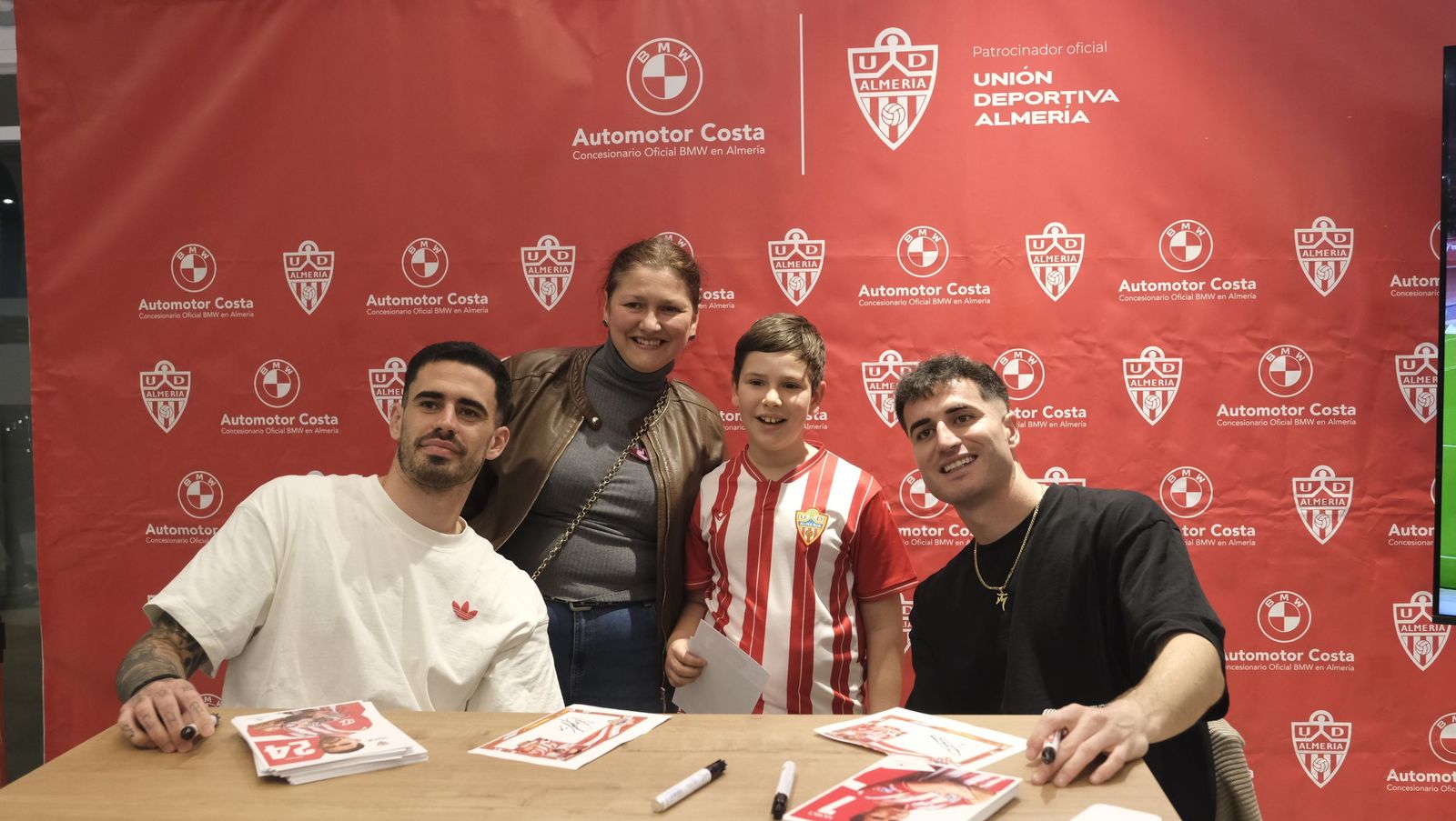 La firma de autógrafos de Jon Morcillo y Miguel de la Fuente en Automotor Costa BMW