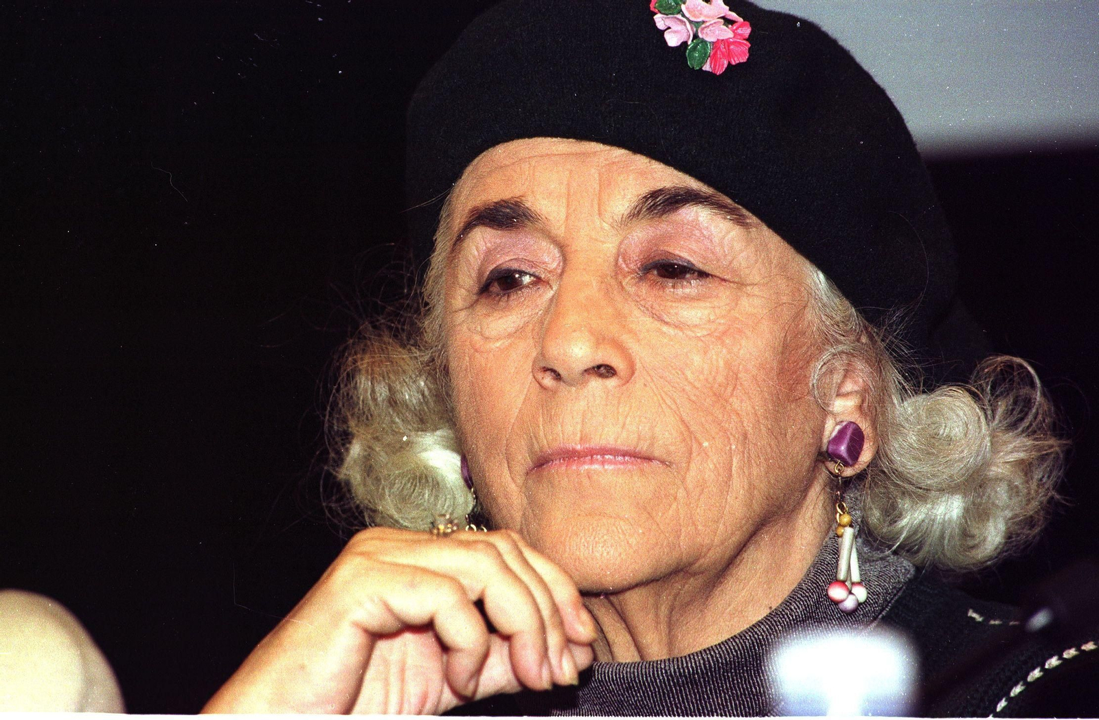 La escritora Carmen Martín Gaite (Salamanca, 1925-Madrid, 2000).