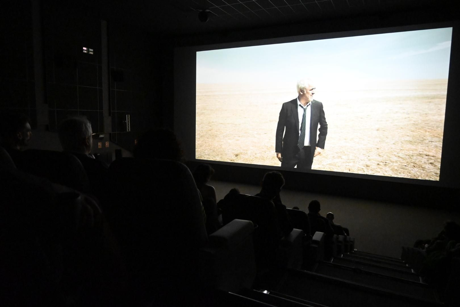 Estreno del cortometraje 'Carroña' del cineasta onubense Elías Pérez , en imágenes