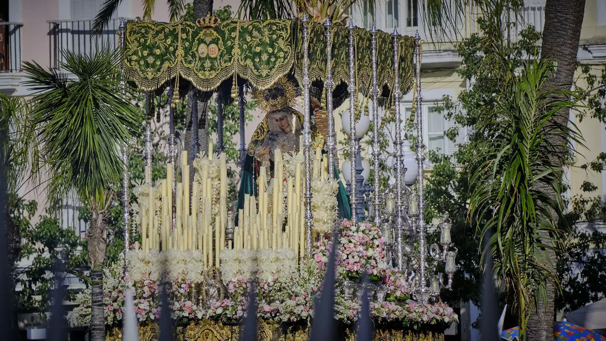 Hermandad del Nazareno del Amor de Cádiz Pone a la Venta Su Histórica Palio Hermandad del Nazareno del Amor de Cádiz Pone a la Venta Su Histórica Palio