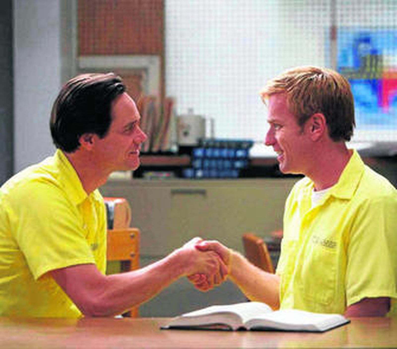 Carrey y McGregor, dos enamorados frente a la justicia en 'Phillip Morris, ¡Te quiero!'.