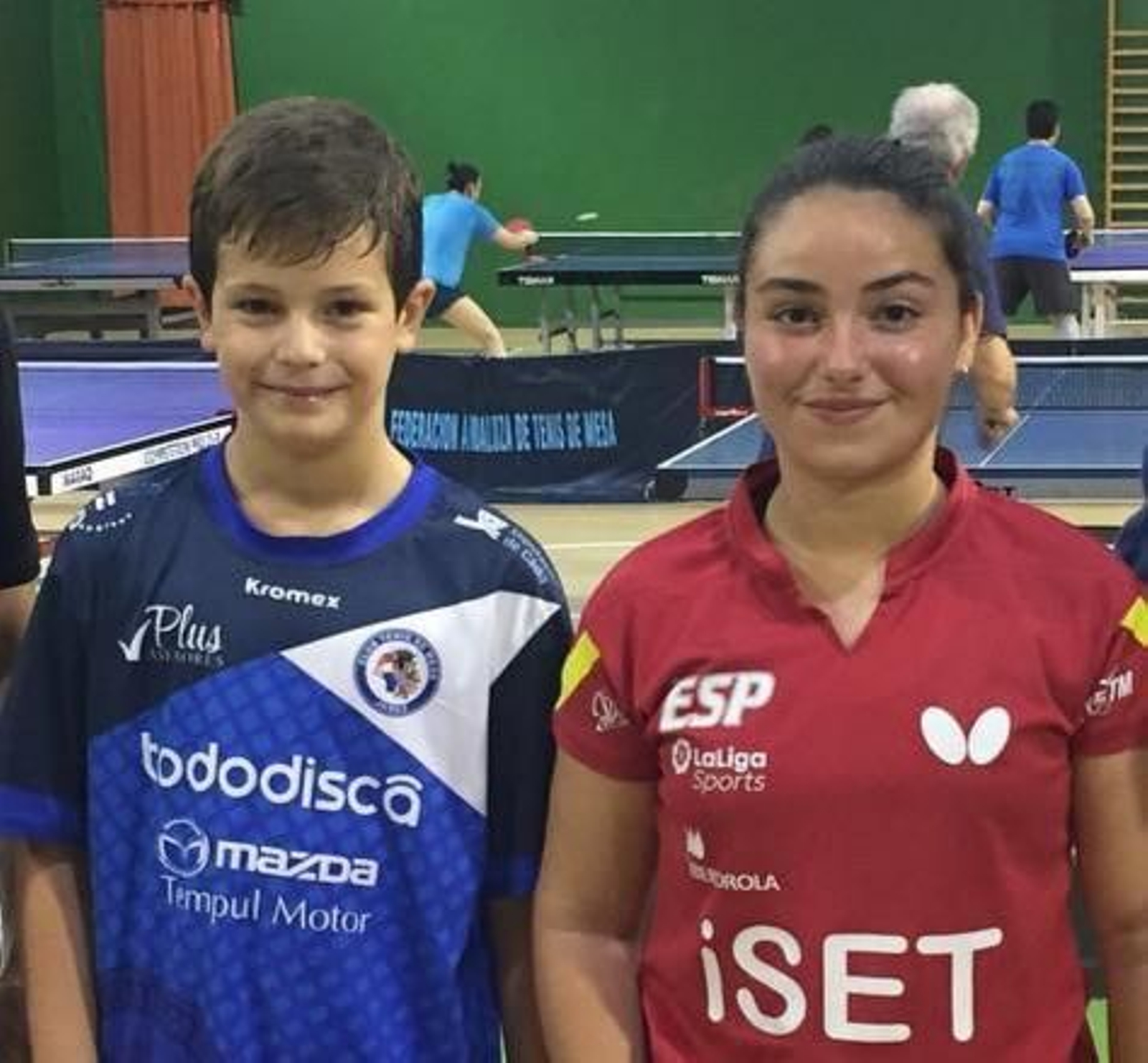 Los jerezanos Javier Galán jr. y Alba Sánchez participan en la Concentración.