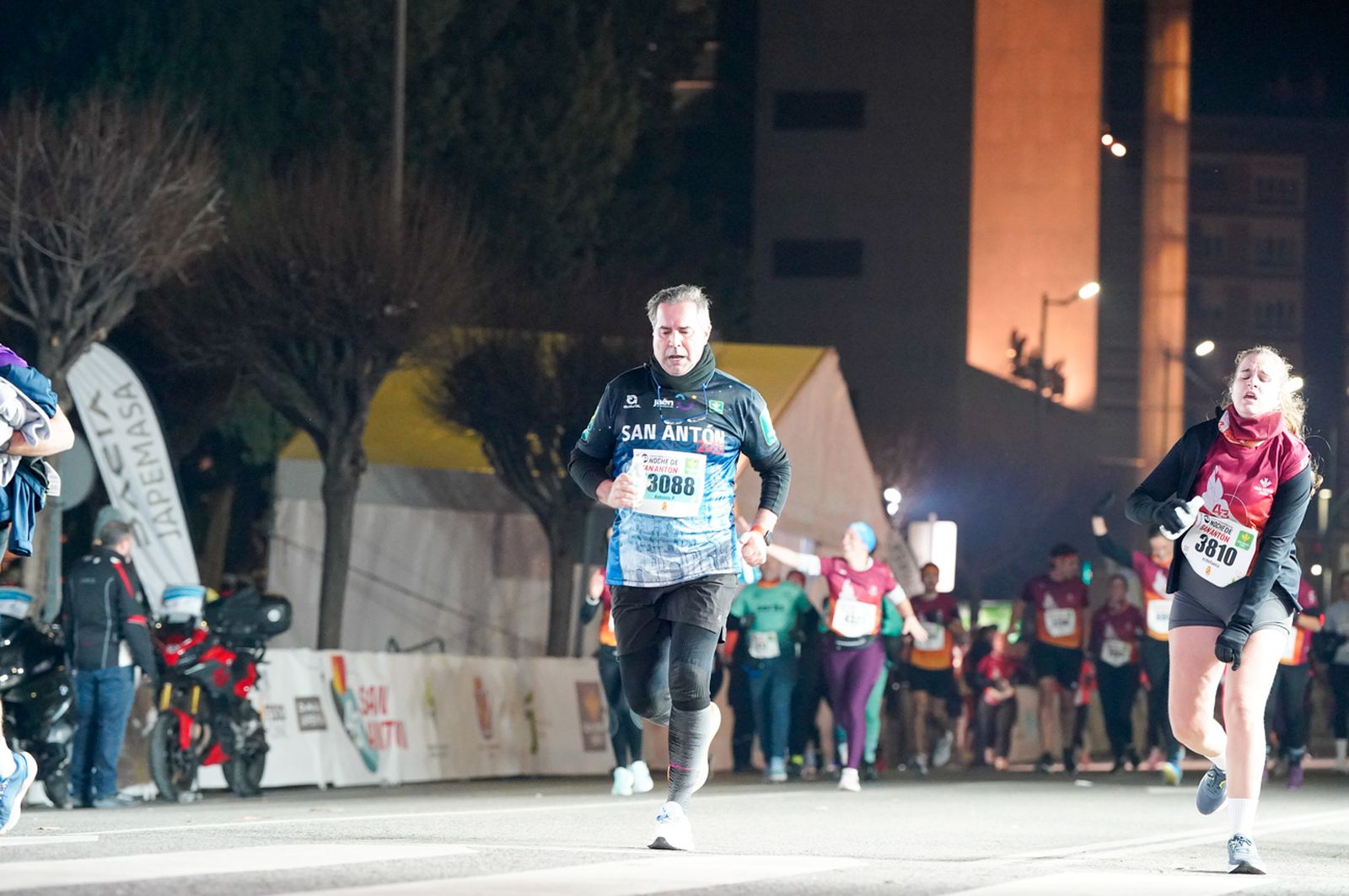 En imágenes: búscate en tu llegada a meta de la Carrera de San Antón 2026 (3)