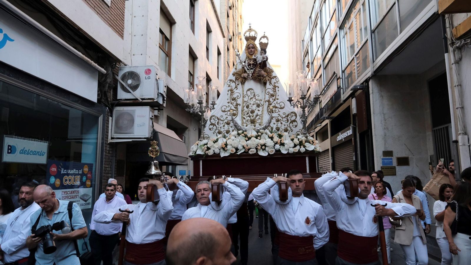 Un momento de la procesión de la Virgen de Araceli de Córdoba. Un momento de la procesión de la Virgen de Araceli de Córdoba.