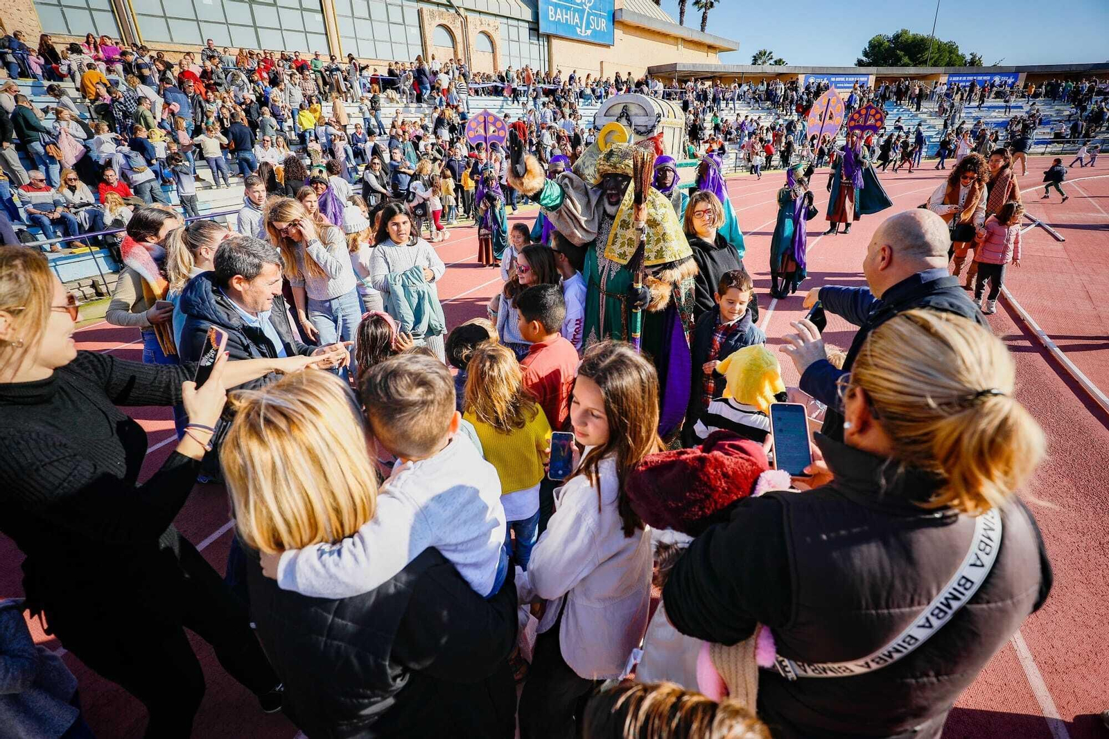 Las imágenes de la llegada de los Reyes Magos a San Fernando en helicóptero