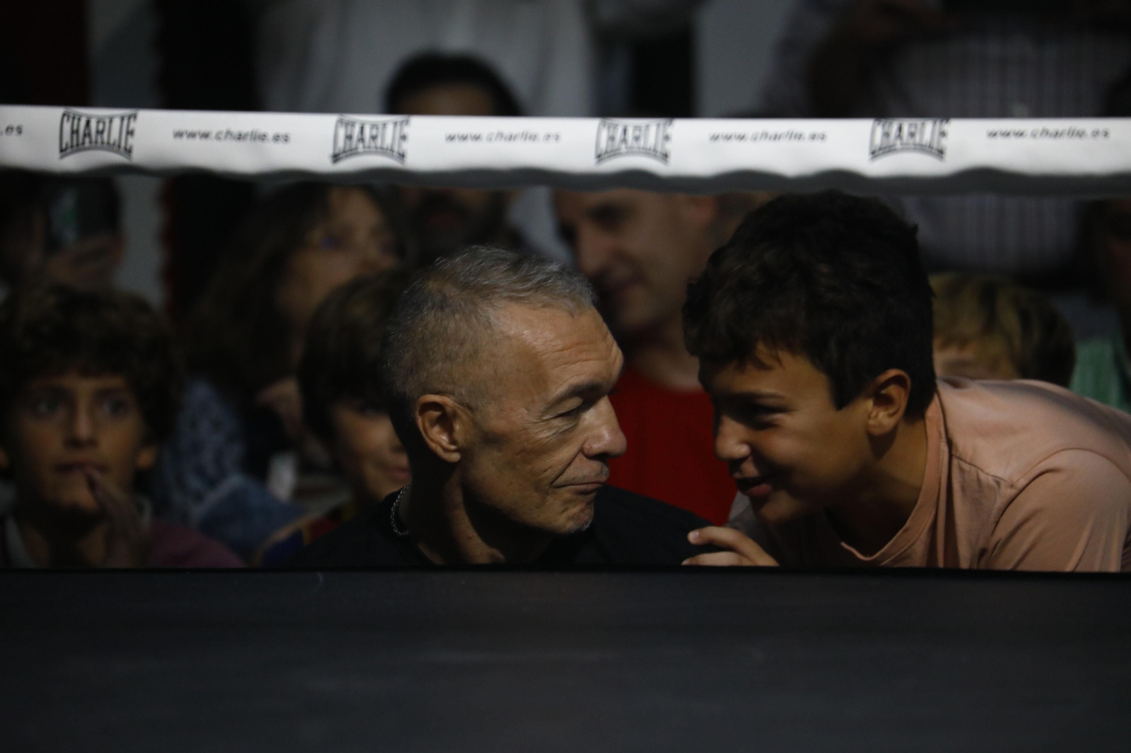 La victoria de El Cazador Jr sobre Mathieu Gomes en Córdoba, en imágenes