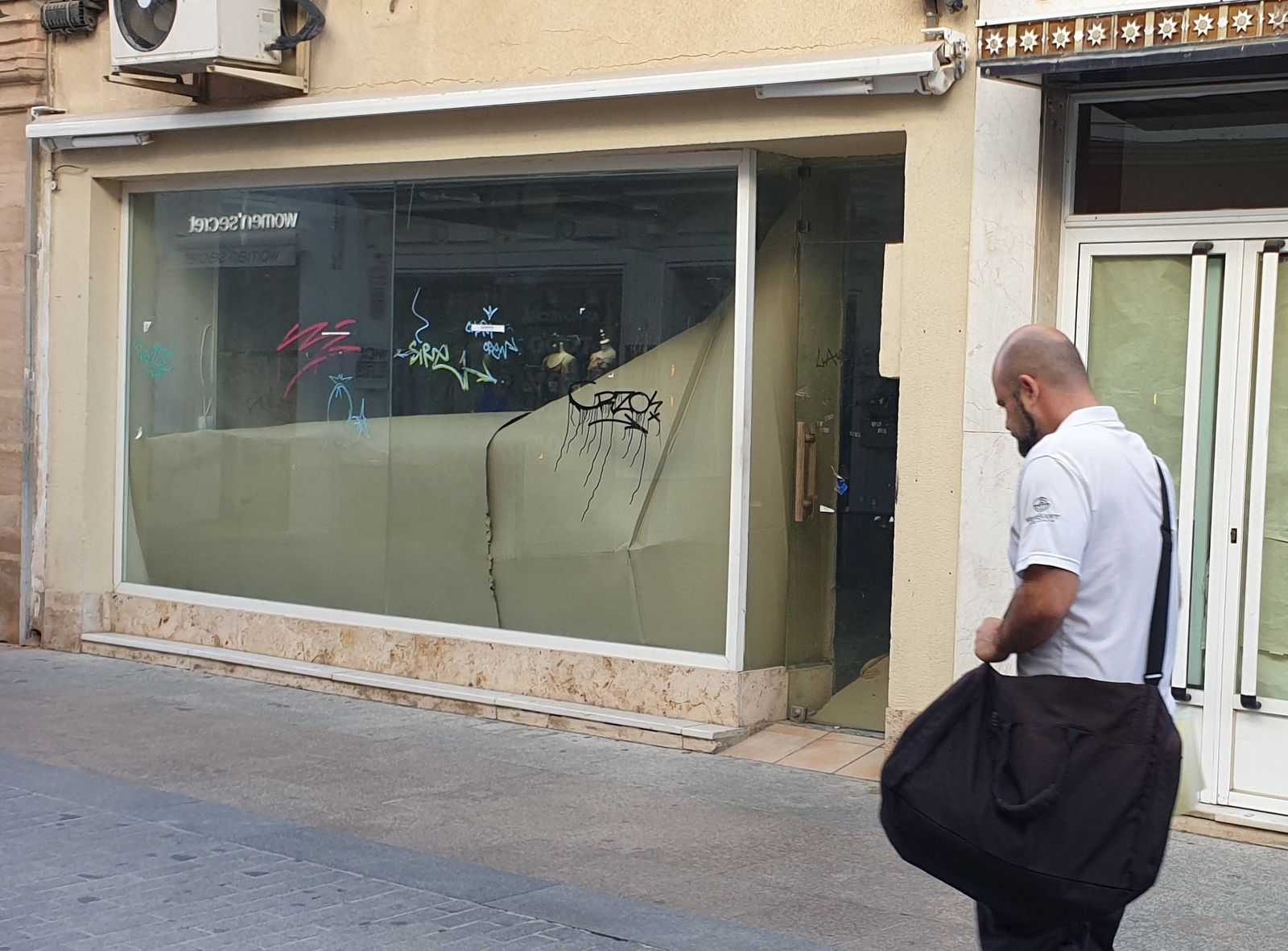 Local en la calle La Vega que acogerá la nueva tienda.