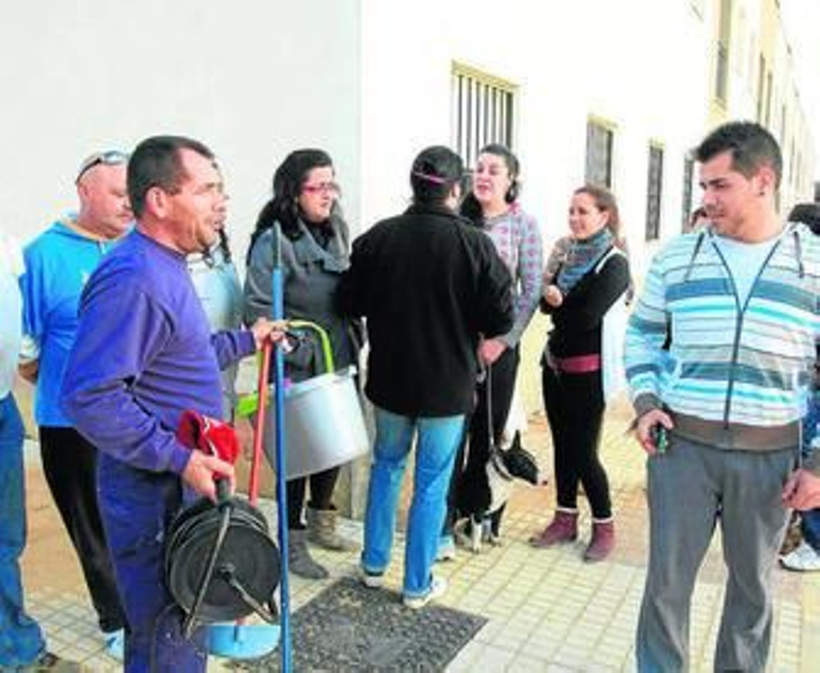 Los afectados se disponen a ocupar las viviendas y a iniciar las tareas de limpieza.