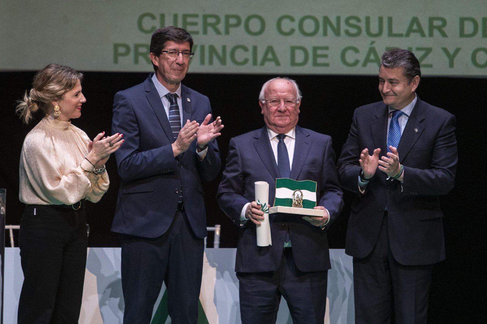Imágenes de la entrega de las Banderas de Andalucía en la provincia