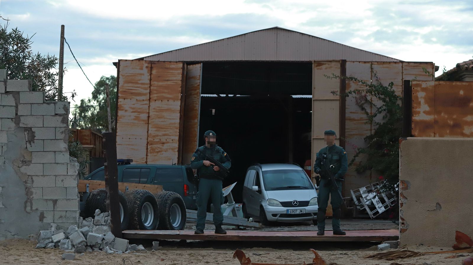 Registros de la Guardia Civil en Palmones