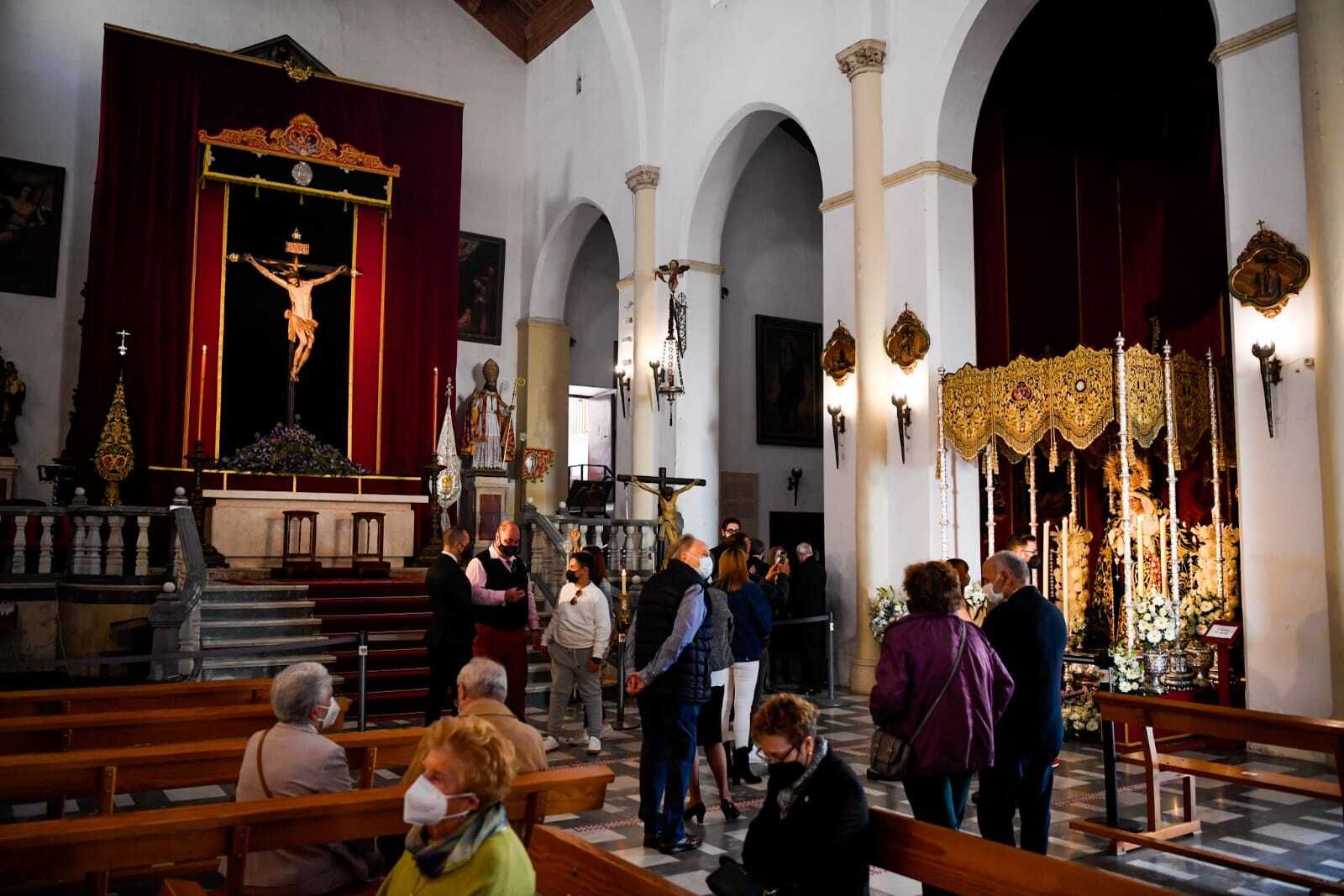 Veneración a los titulares de la hermandad de los Favores