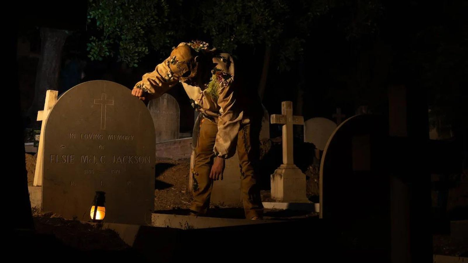 Un zombie se despierta de su 'siesta'.