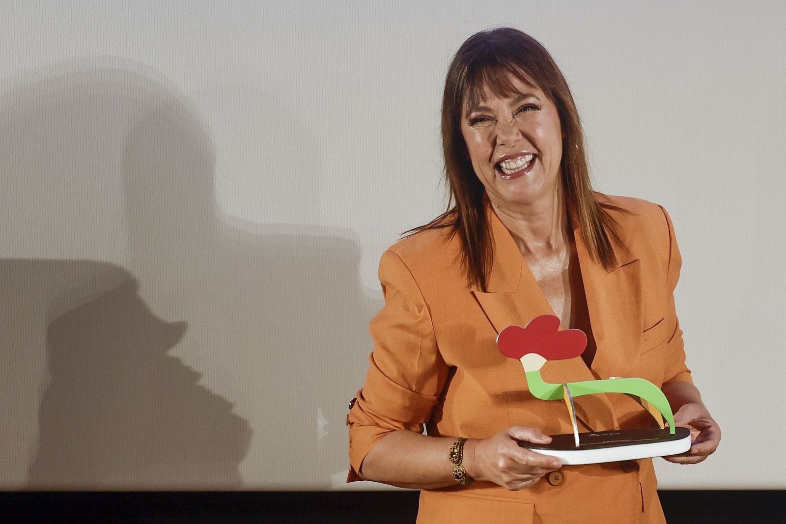 La escritora y directora Mabel Lozano, tras recibir el Premio Pilar Bardem-Cine.