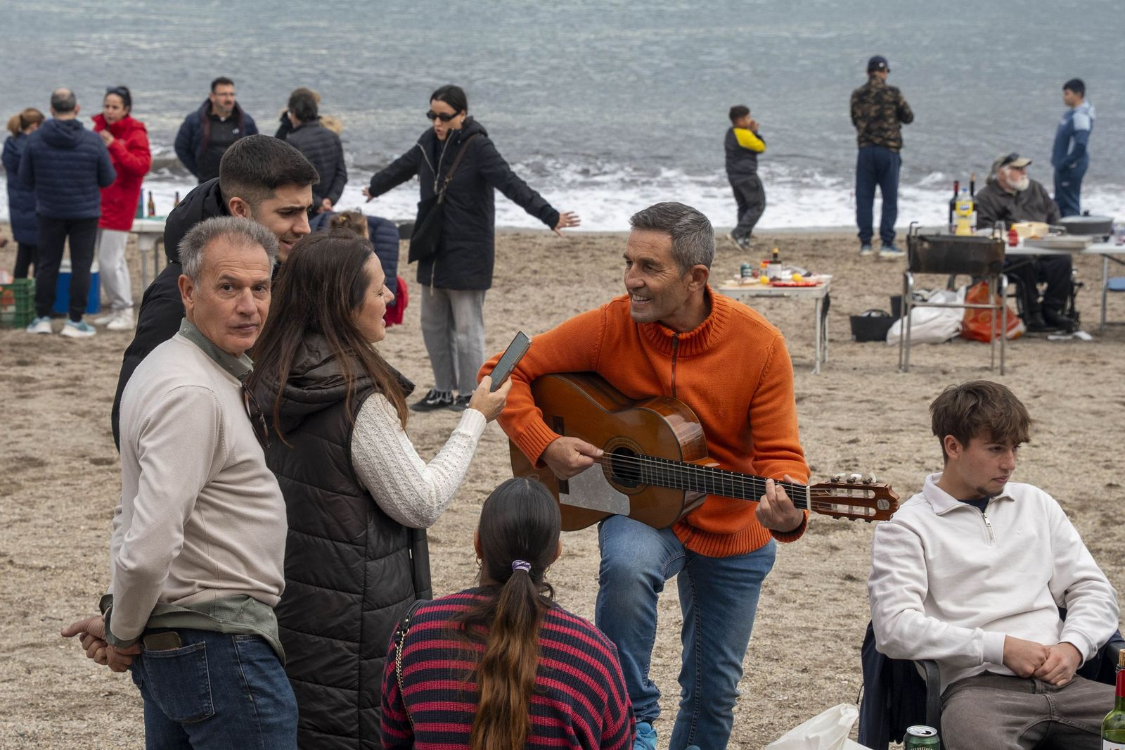 Las moragas reúnen a miles de personas en Roquetas para celebrar el final de año
