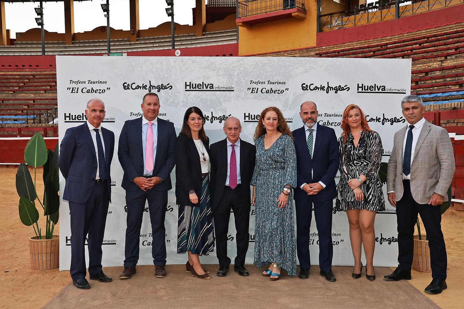 Imágenes del ambiente en la entrega de la XXXII edición de los premios taurinos "El Cabezo"