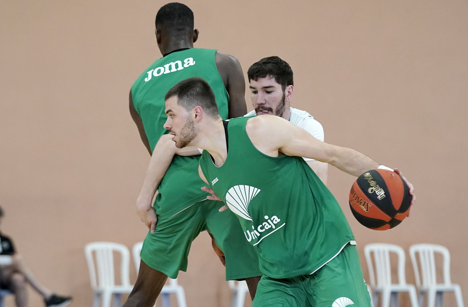 El entrenamiento del Unicaja antes de viajar a Badalona