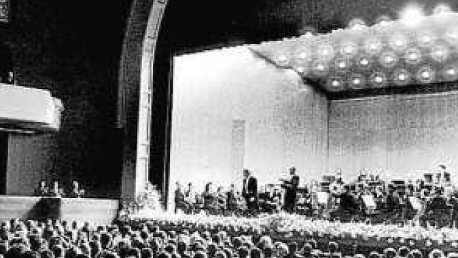 Aspecto del patio de butacas y escenario del Villamarta en su reinauguración.