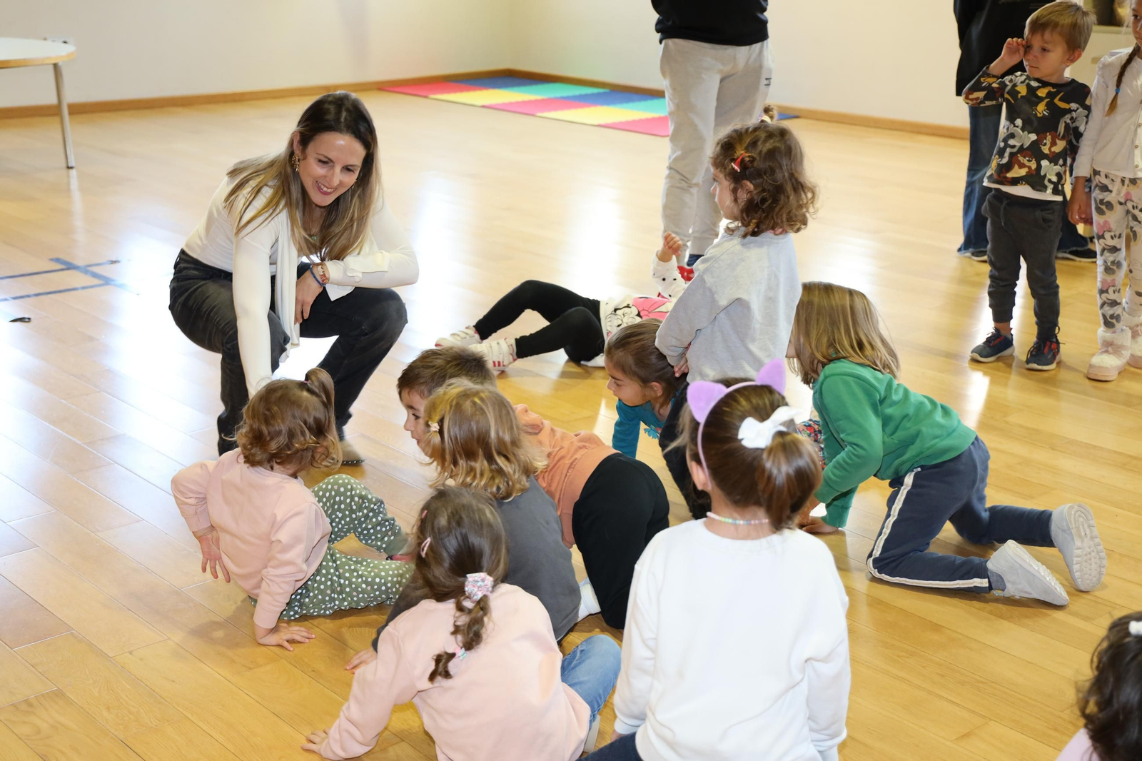 La edil de Cultura Elena Gómez ha ensalzado el "valor pedagógico" de las Escuelas de Teatro de El Ejido. La edil de Cultura Elena Gómez ha ensalzado el "valor pedagógico" de las Escuelas de Teatro de El Ejido.