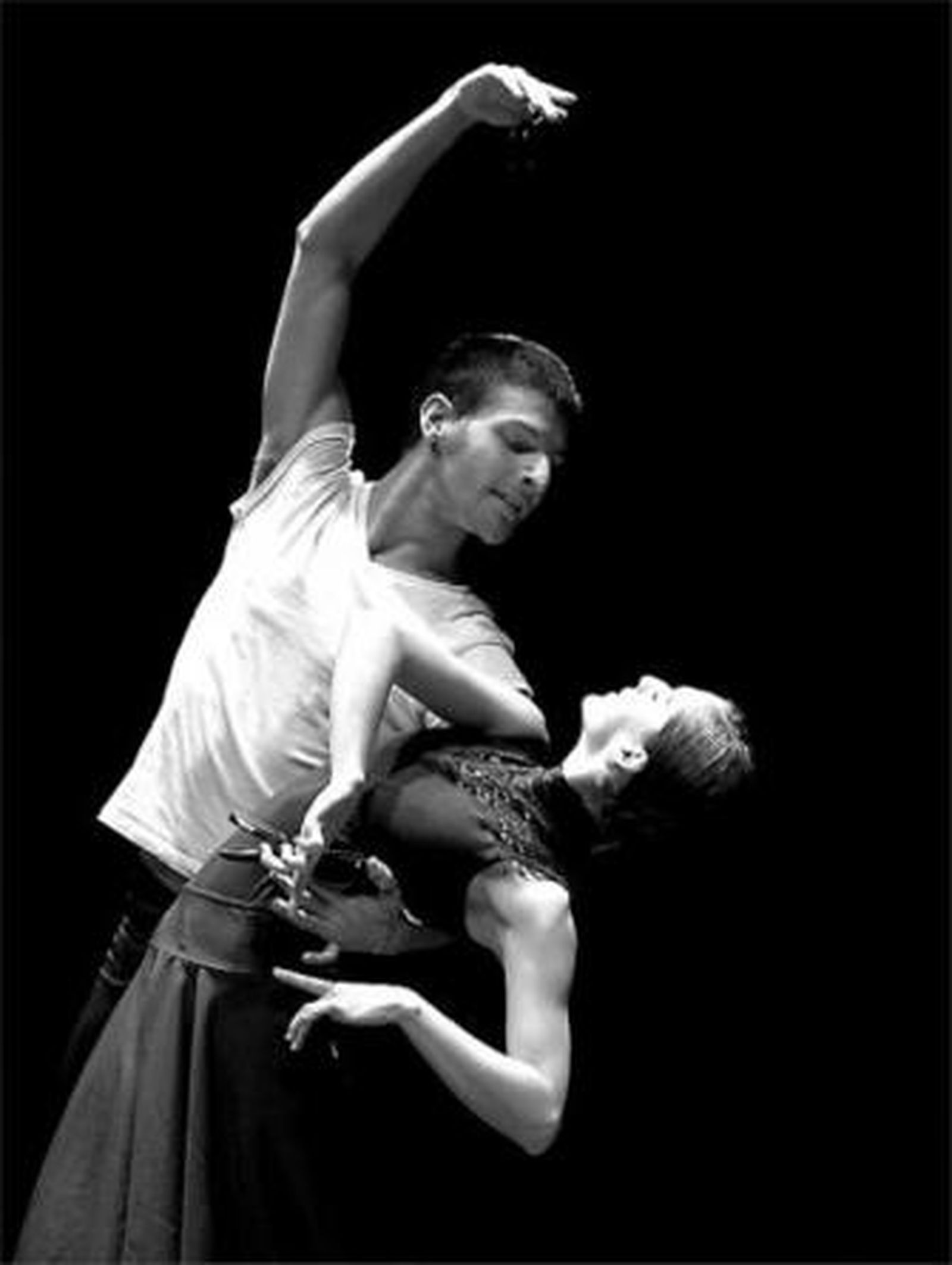 Dos bailarines del CAD, ayer en el auditorio del Museo Picasso.