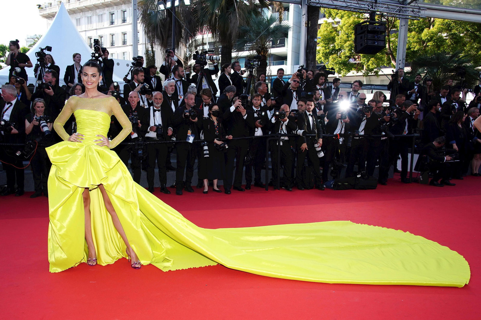 La 'influencer' Marta Lozano, espectacular, en el Festival de Cannes.