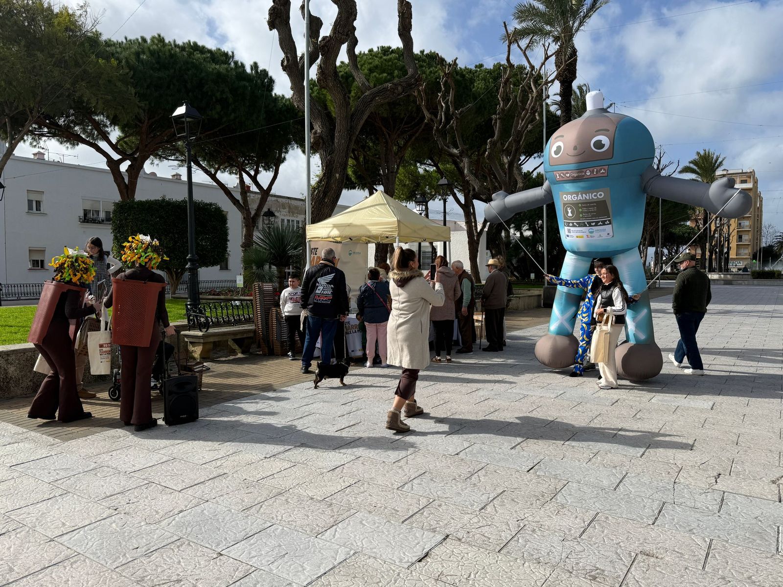 Las fotos de la campaña 'Este marrón vale la pena' en San Roque