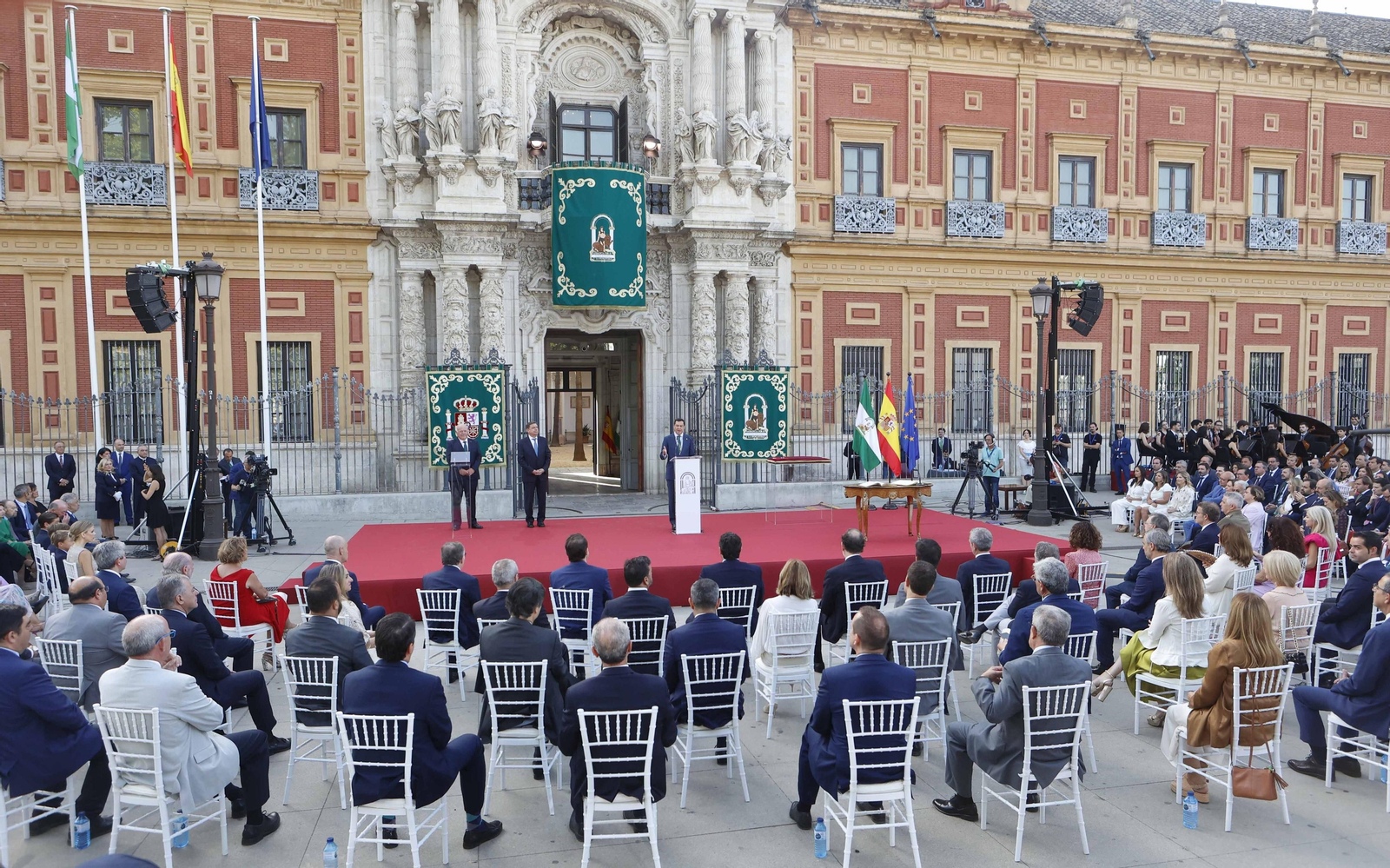 La toma de posesión de Juanma Moreno en imágenes