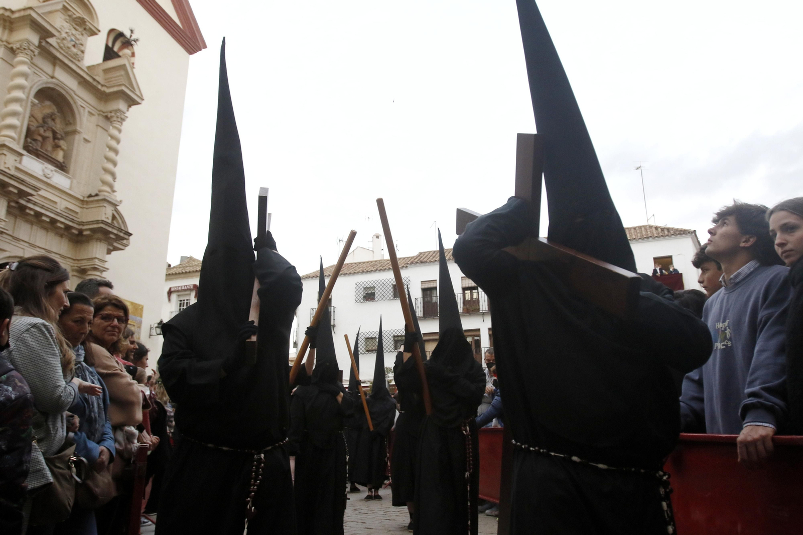 Lunes Santo en Córdoba: Las imágenes de la salida de la hermandad del Vía Crucis