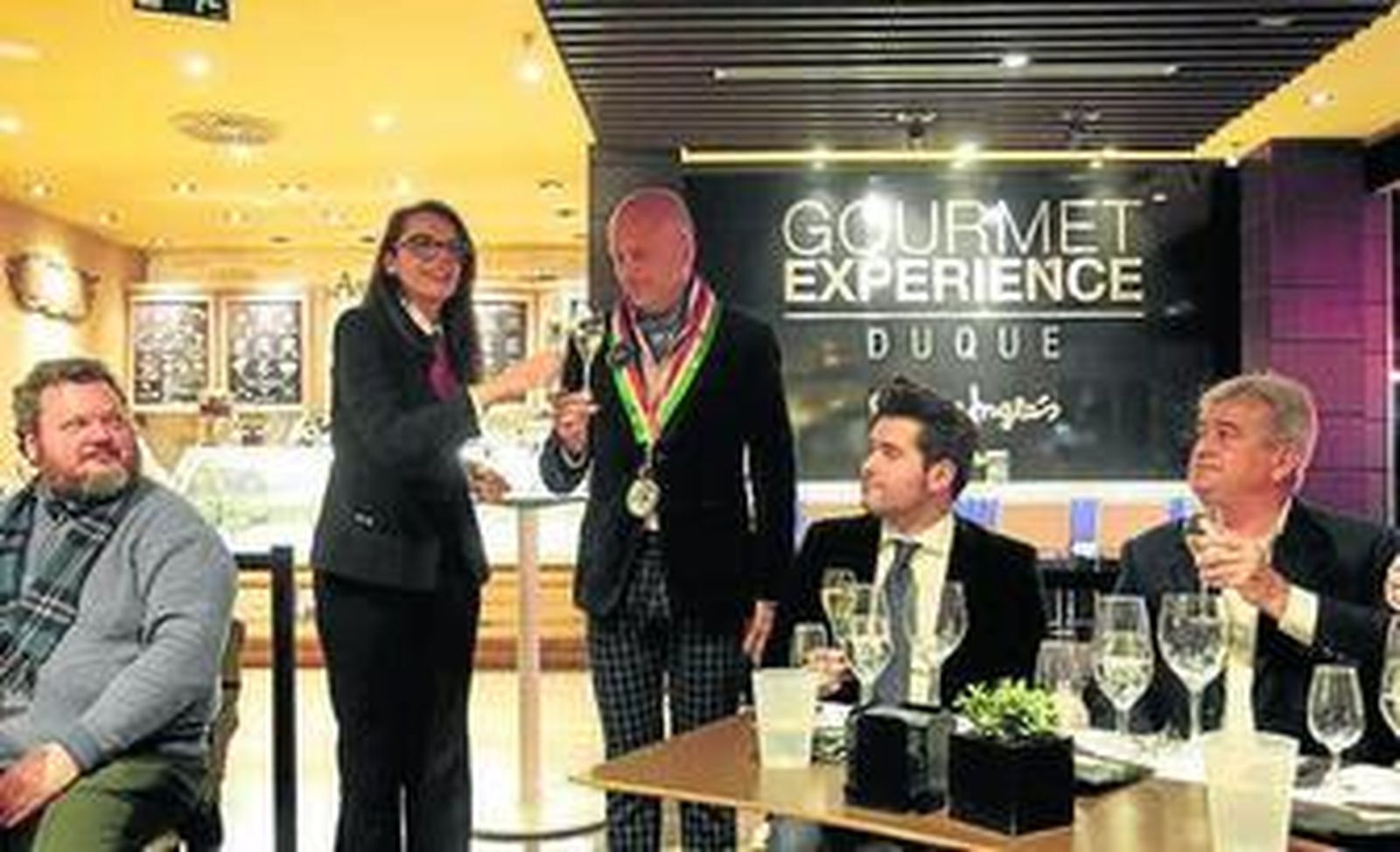 David de Castro y Silvia Flores durante la cata de ayer.