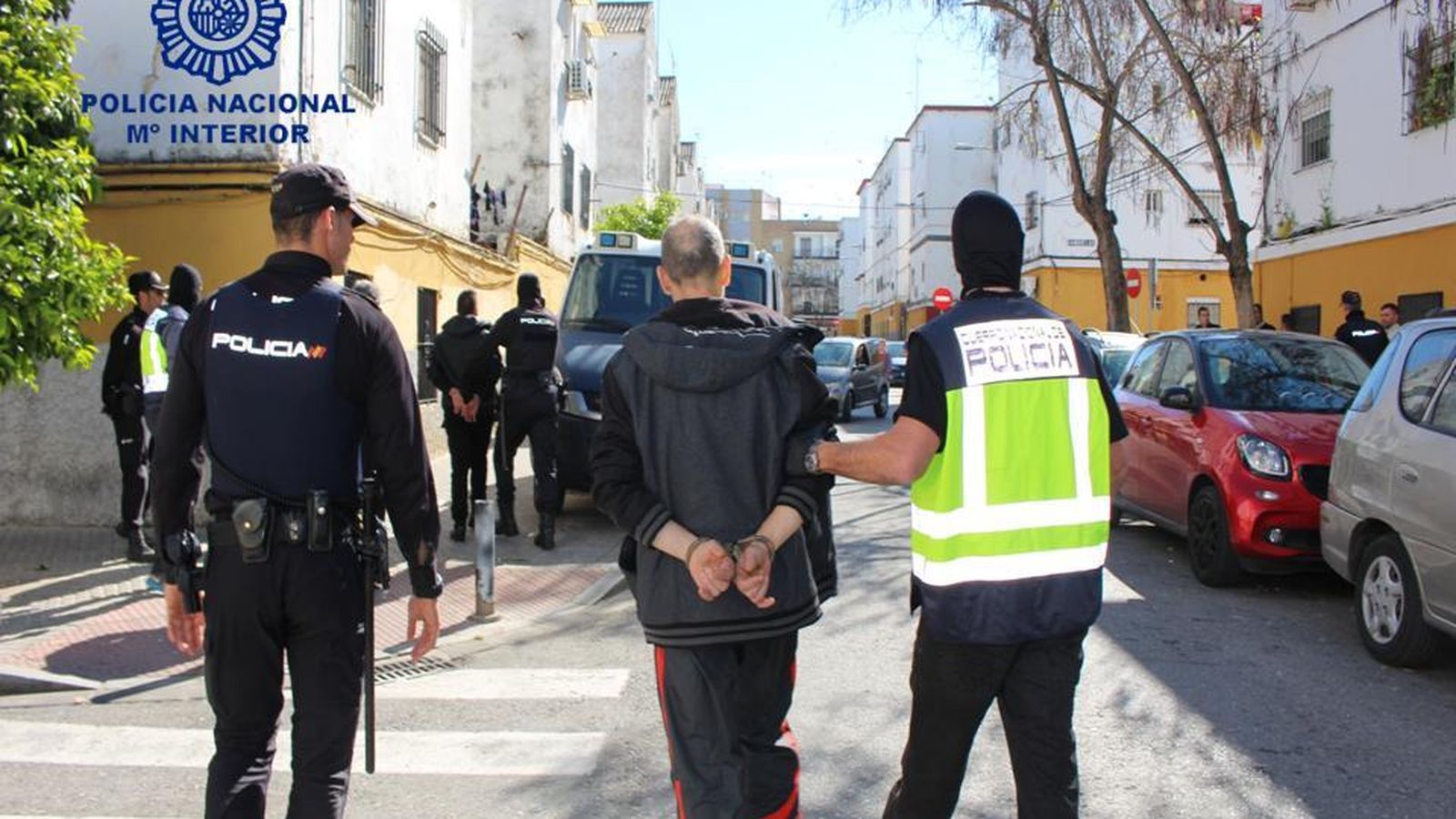 La Policía Nacional durante las detenciones en Los Pajaritos.