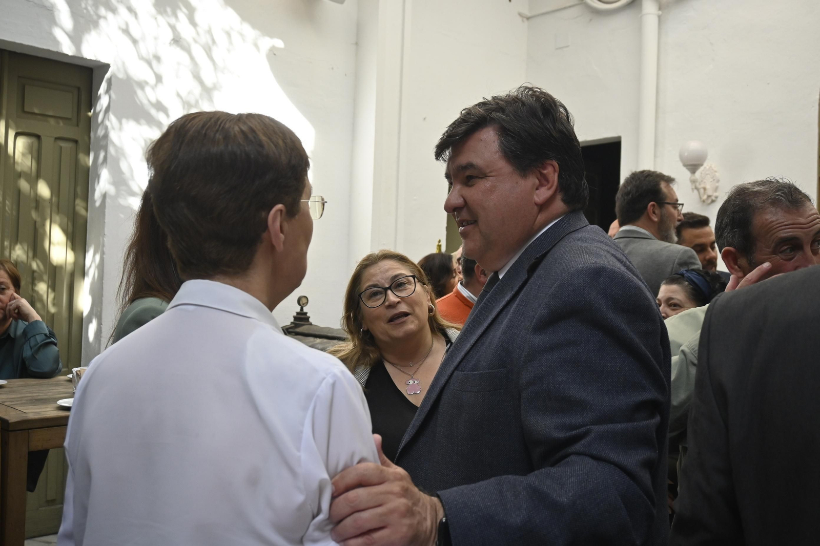 Ambiente en la presentación de la Guía de la Semana Santa de Huelva, en imágenes