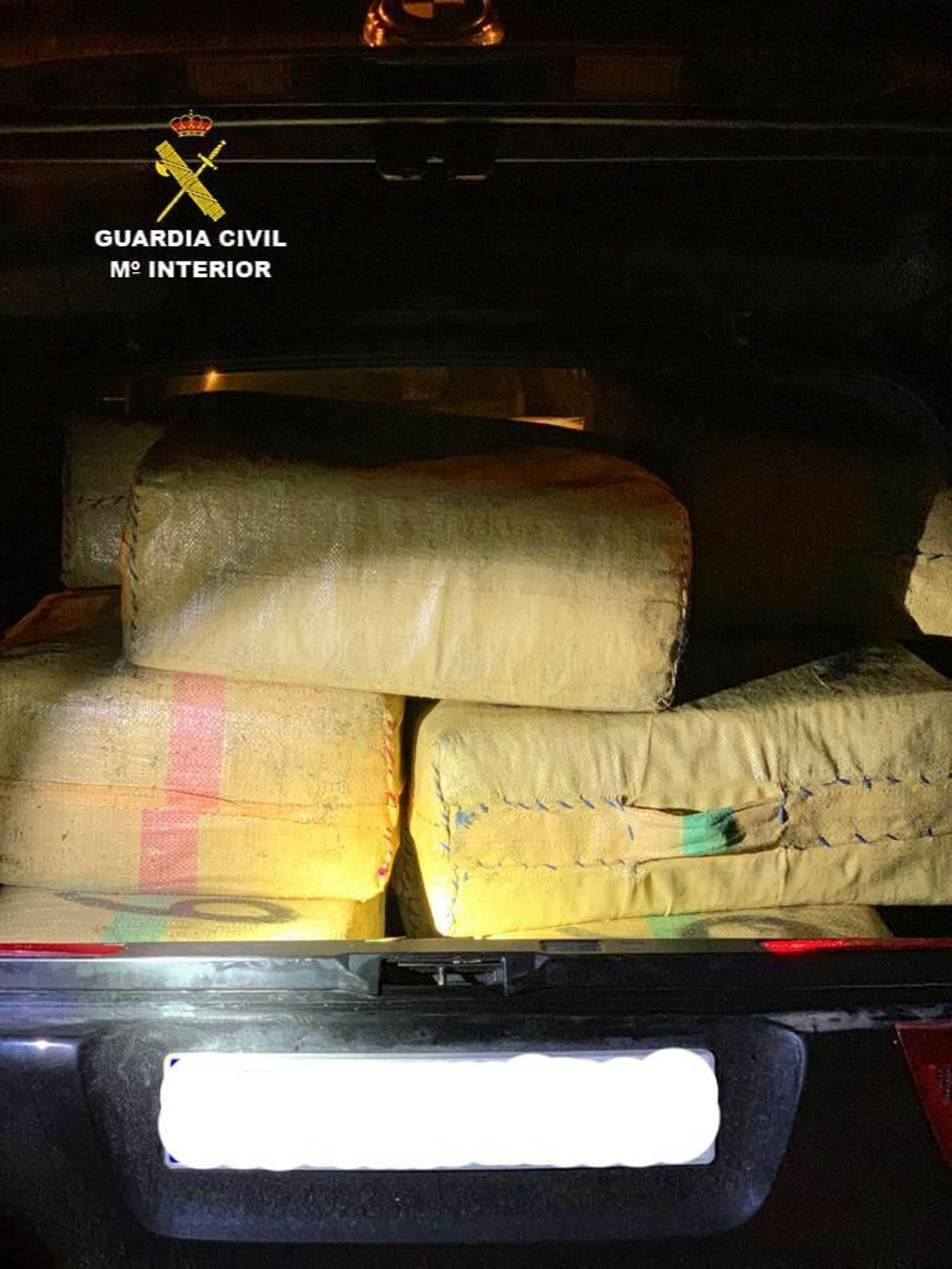 Una parte de los fardos de hachís intervenidos por la Guardia Civil