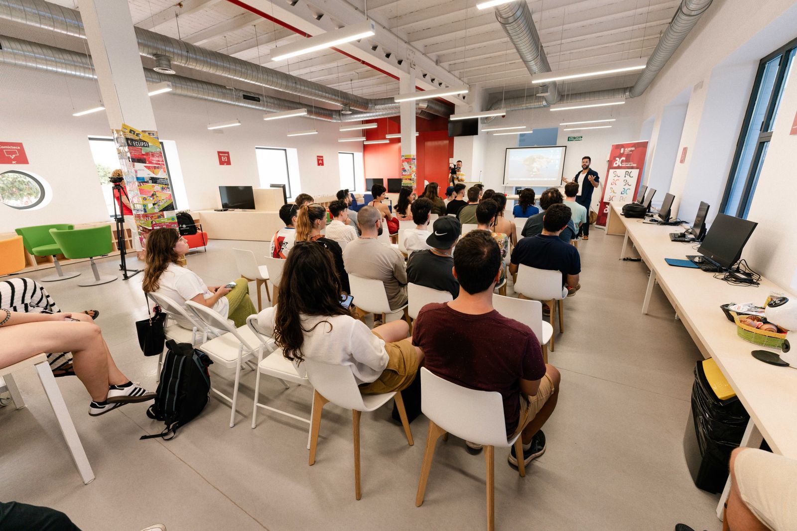 Charla de Jorge González en la Biblioteca Central José María Artero.