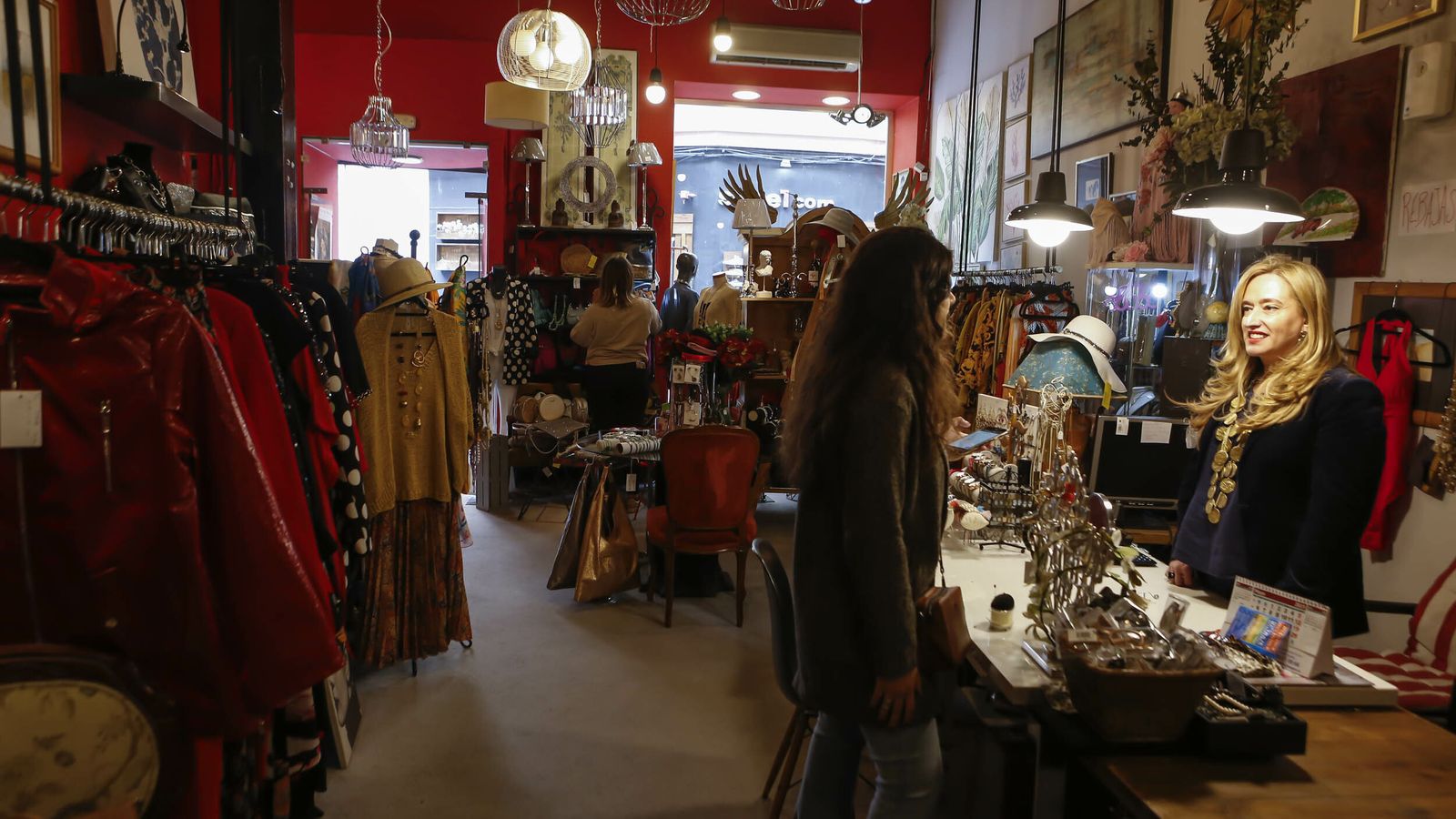 Cálida y llamativa decoración de Madroñas.