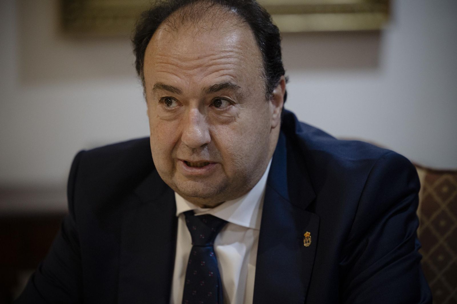 El rector de la UCA, Casimiro Mantell, califica de "terrible" la situación económica por la que atraviesa la UCA.