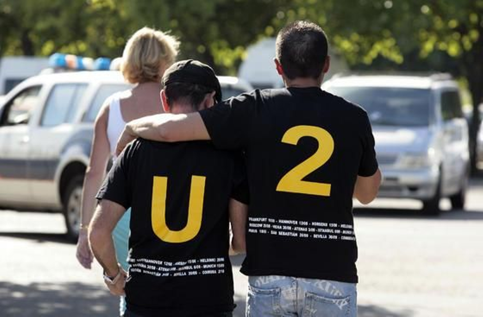 Los fans de U2 llegan a Sevilla.

Foto: Juan Carlos Muñoz